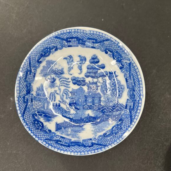 Vintage Japan Child’s blue willow porcelain play set plates - Picture 5 of 6